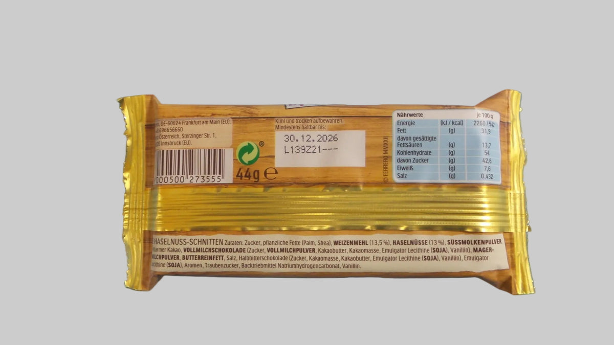 Ferrero Hanuta 44g, back of pack with nutrition and barcode