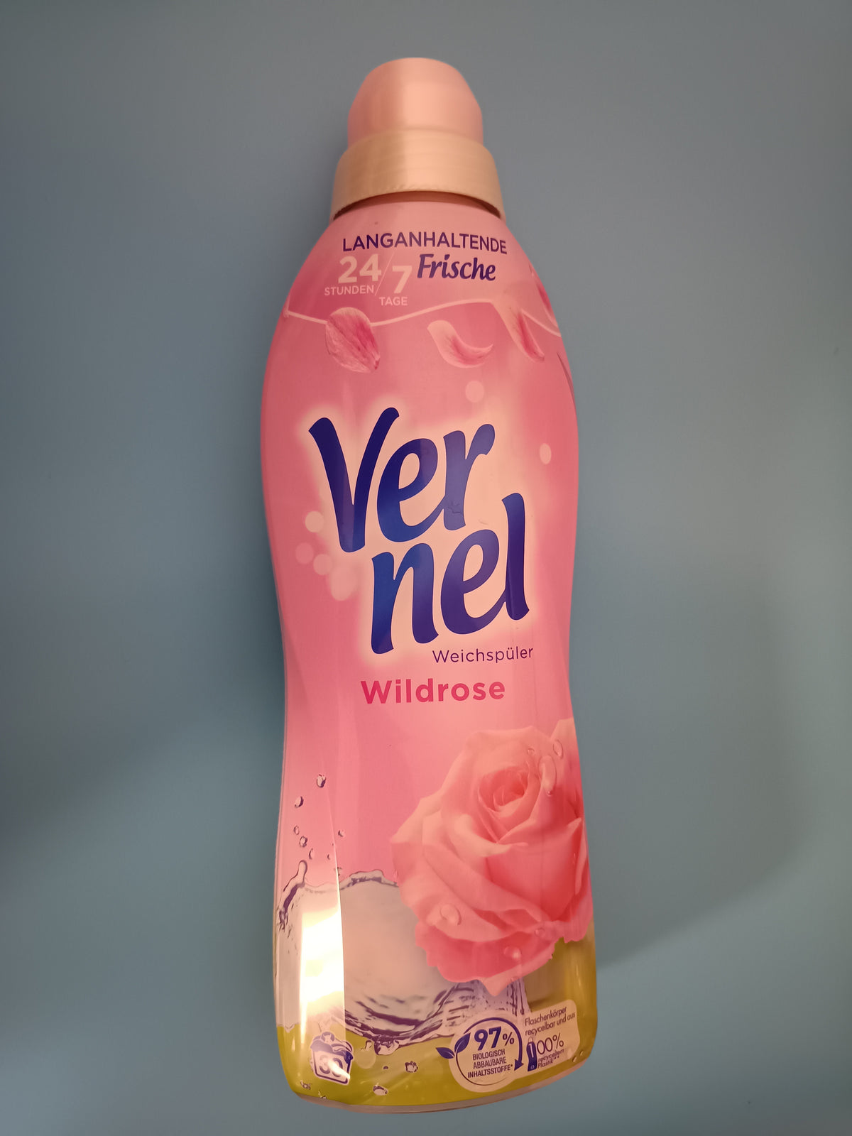 Vernel Wild Rose Fabric Softener, 858 ml (39 washes) — front